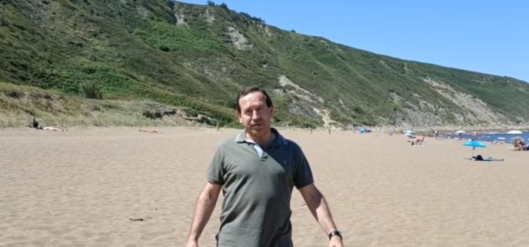 El PP de Getxo pide prohibir los altavoces en las playas para evitar los conflictos de convivencia que se generan en verano