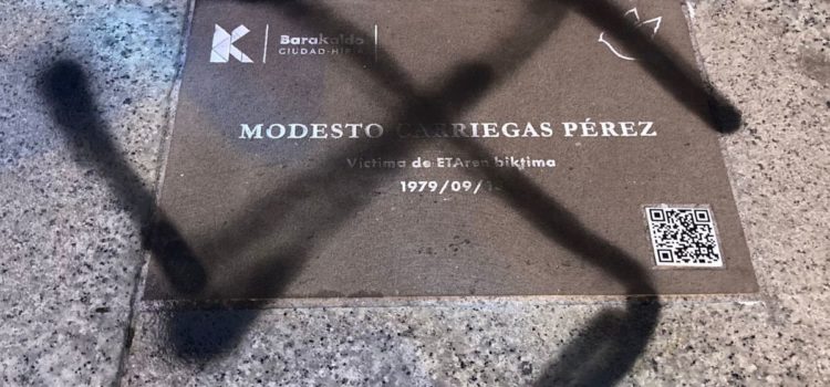 El Ayuntamiento de Barakaldo condena las pintadas realizadas en la placa conmemorativa a Modesto Carriegas a petición del Partido Popular